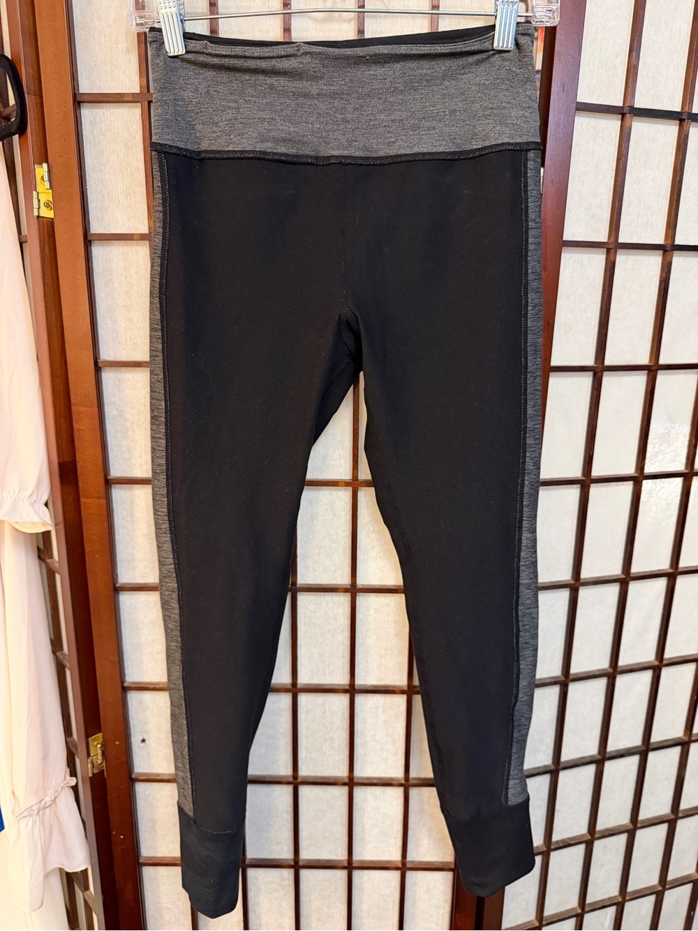 Vuori Two-Tone Black and Gray Leggings